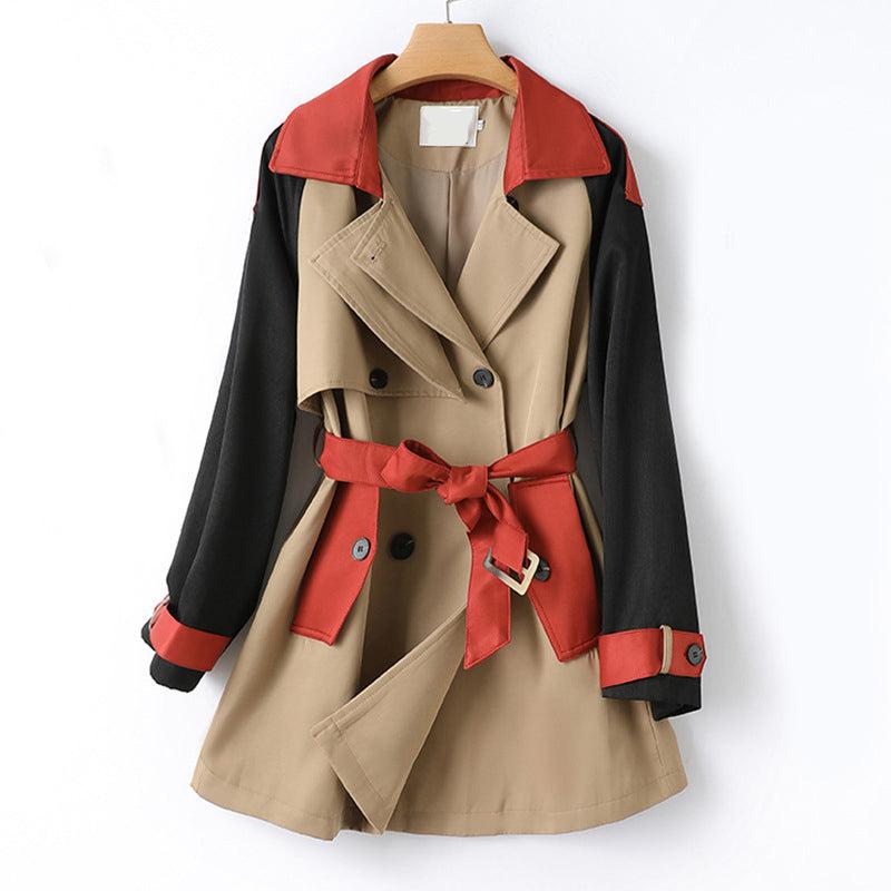 Stilfuld Trenchcoat – Med Taljebånd og Kontrasterende Detaljer