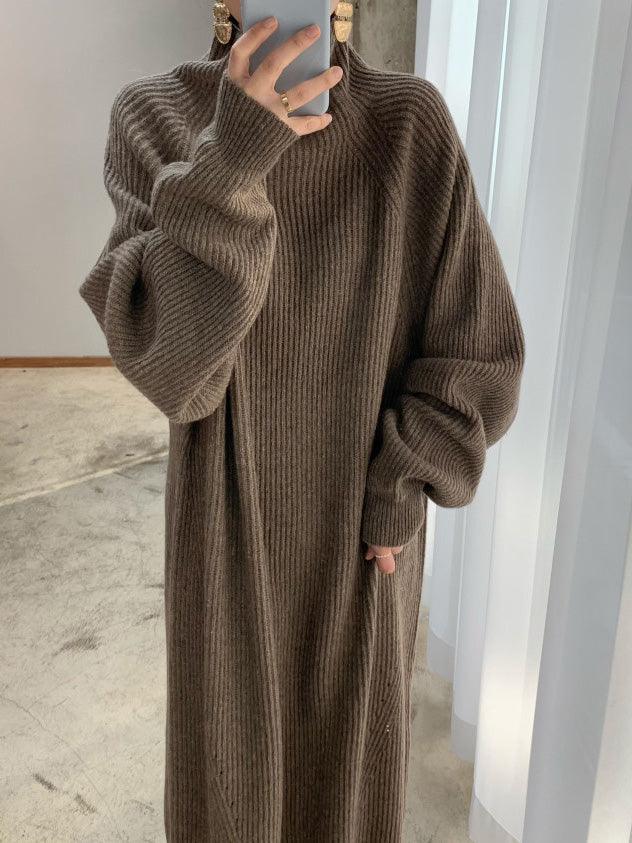 Elegant Tidssøs Kjole med Høj Krave