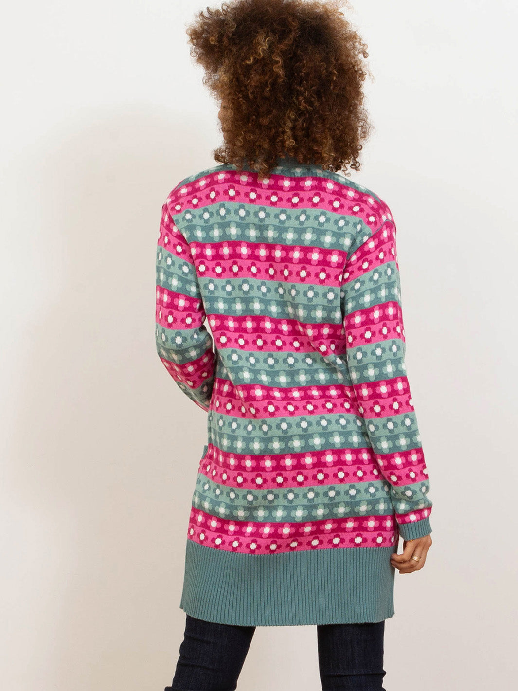 Lang Strikjakke med Blomsterjacquard og Praktiske Lommer