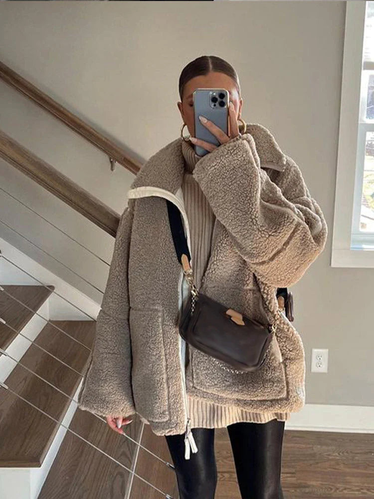 Dame Oversized Frakke med Ståkrave og Lynlås