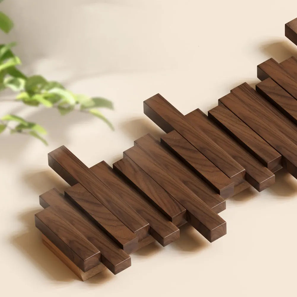 Knagerække i træ med magnetiske klapbare kroge – vægmonteret