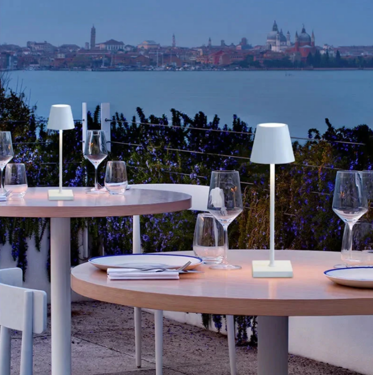 Trådløs bordlampe med moderne design