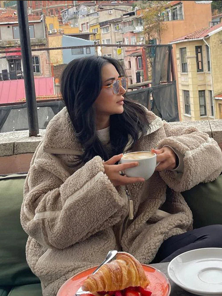 Dame Oversized Frakke med Ståkrave og Lynlås