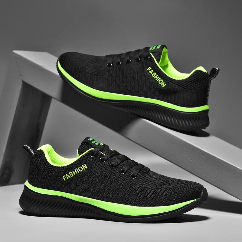 Robuste herresko med snørelukning og sporty outdoor-design