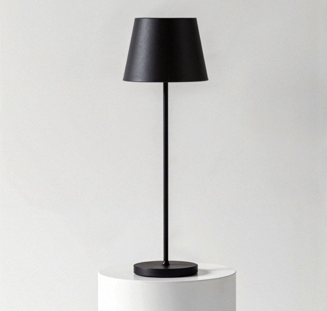 Minimalistisk Høj Bordlampe med Varmt LED Lys