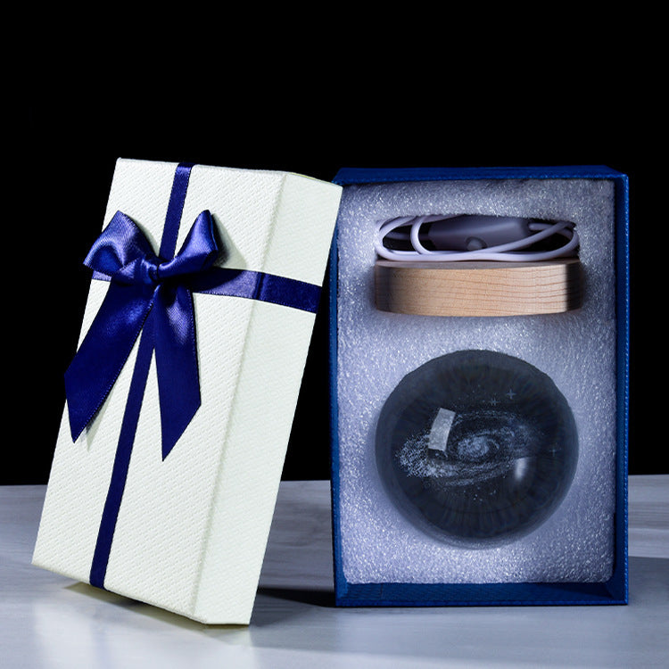 3D Krystal LED Lampe – Dekorativ Lysbold med Træbase