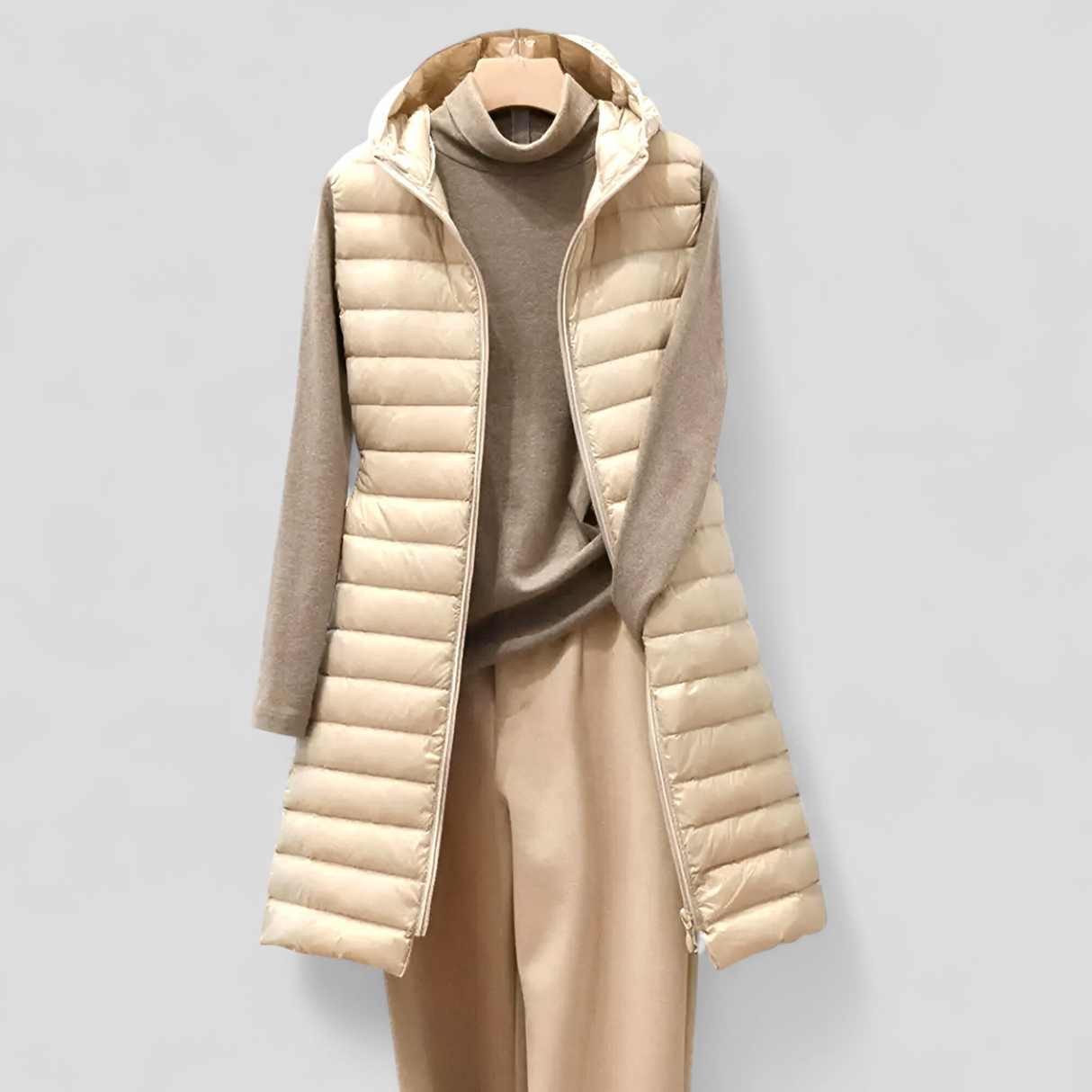 Lang vatteret damevest – stilfuldt ærmeløst vinterdesign