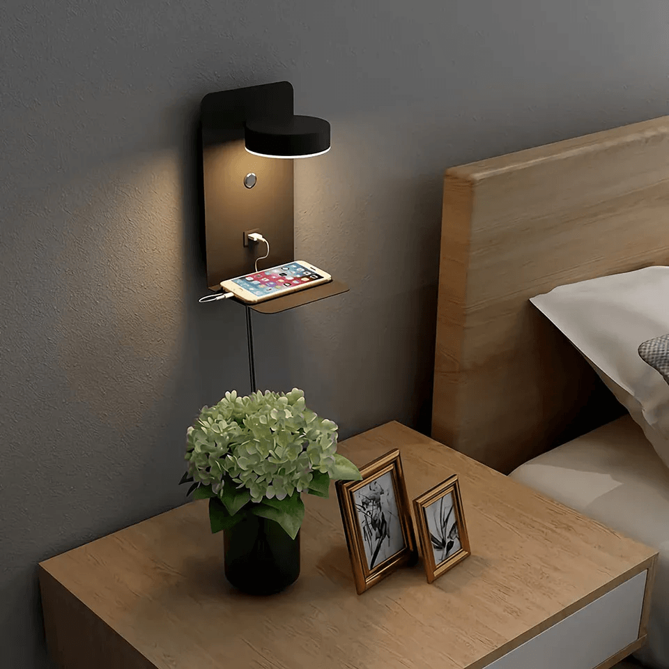 Natlampe Med USB Opladestation Og Hylde – Justerbar LED Belysning
