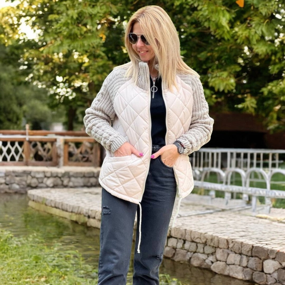 Vatteret Jakke med Strikkede Ærmer og Høj Krave