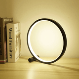 Moderne bordlampe med touch-funktionalitet og energieffektivitet