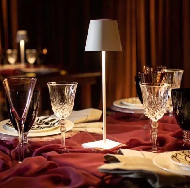 Trådløs bordlampe med moderne design