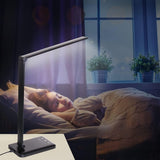 LED skrivebordslampe med trådløs oplader og justerbar lysstyrke