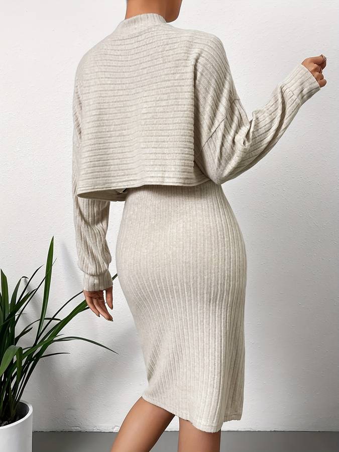 Stilfuldt To-delt Sæt: Nederdel og Løs Sweater til Kvinder