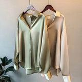 Satinlignende Bluse - Komfort og Elegance