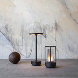 Minimalistisk Bordlampe med Varmt Lys og Elegant Design