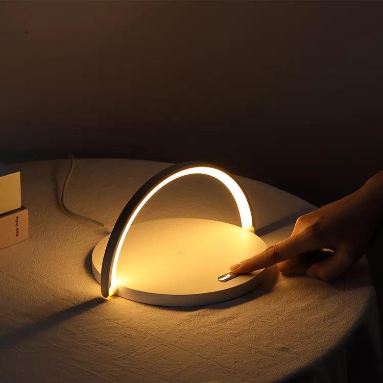 PowerHub - 3-i-1 trådløs oplader, telefonholder og bordlampe