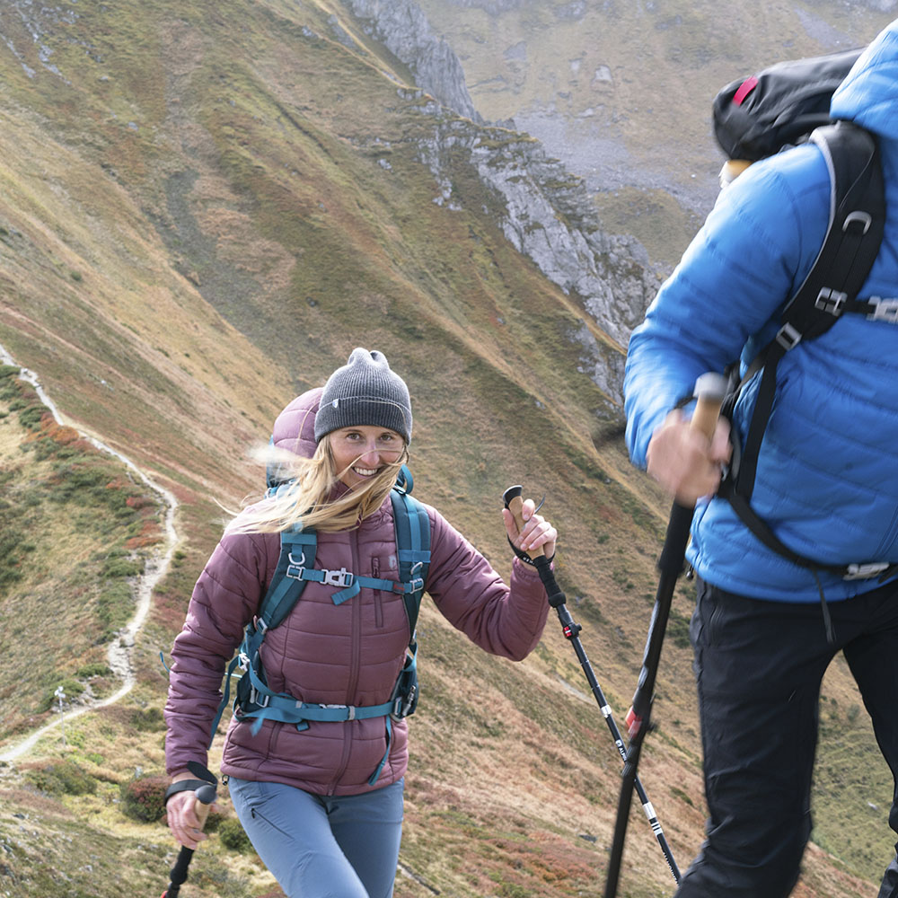 Dame Isoleringsjakke – Genanvendt Materiale, Letvægt og Vandafvisende