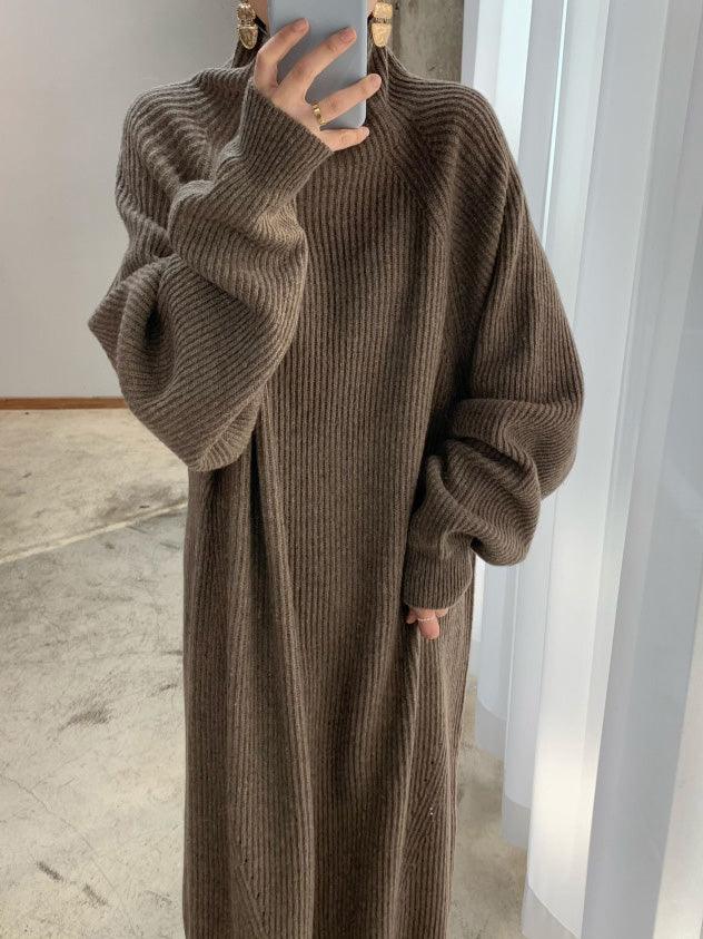 Elegant Tidssøs Kjole med Høj Krave