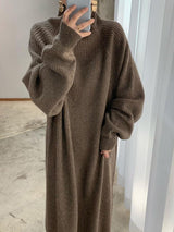 Elegant Tidssøs Kjole med Høj Krave