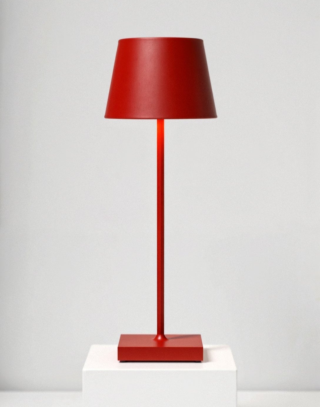 Minimalistisk Høj Bordlampe med Varmt LED Lys