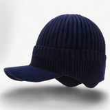 Gestrickte Wintermütze mit Schirm – warm und stilvoll für kalte Tage