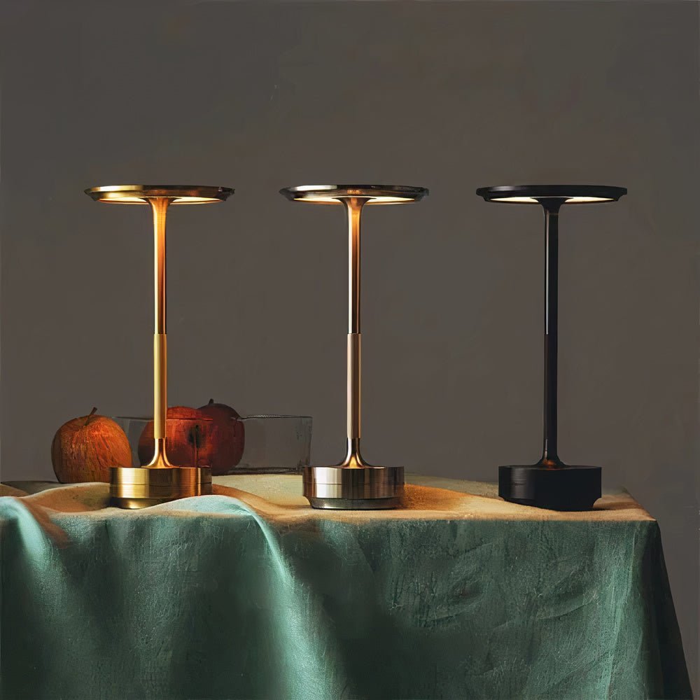 Minimalistisk Bordlampe med Varmt Lys og Elegant Design