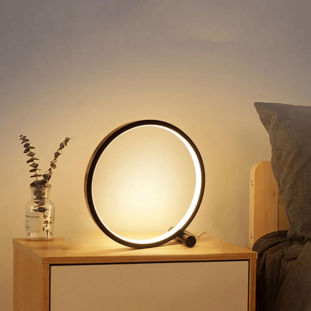 Moderne bordlampe med touch-funktionalitet og energieffektivitet