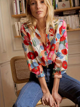 Blomstret Bluse med Knaplukning og Åndbart Materiale