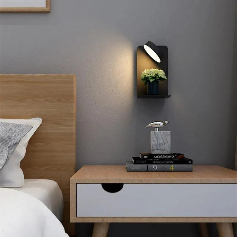 Natlampe med USB Opladestation og Hylde