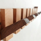 Træknagerække med Magnetiske Kroge og Klavertangent Design
