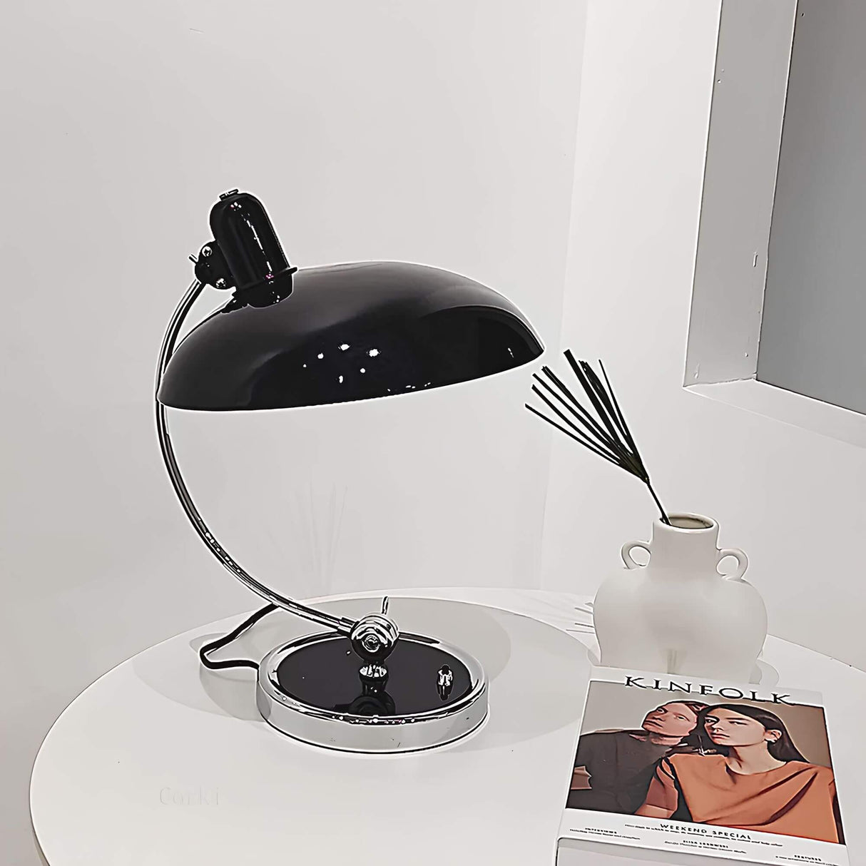 Minimalistisk Bordlampe - Skandinavisk Design og Varmt Lys