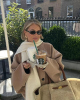 Dame Oversized Jakke – Elegant Jakke med Knaplukning og Krave