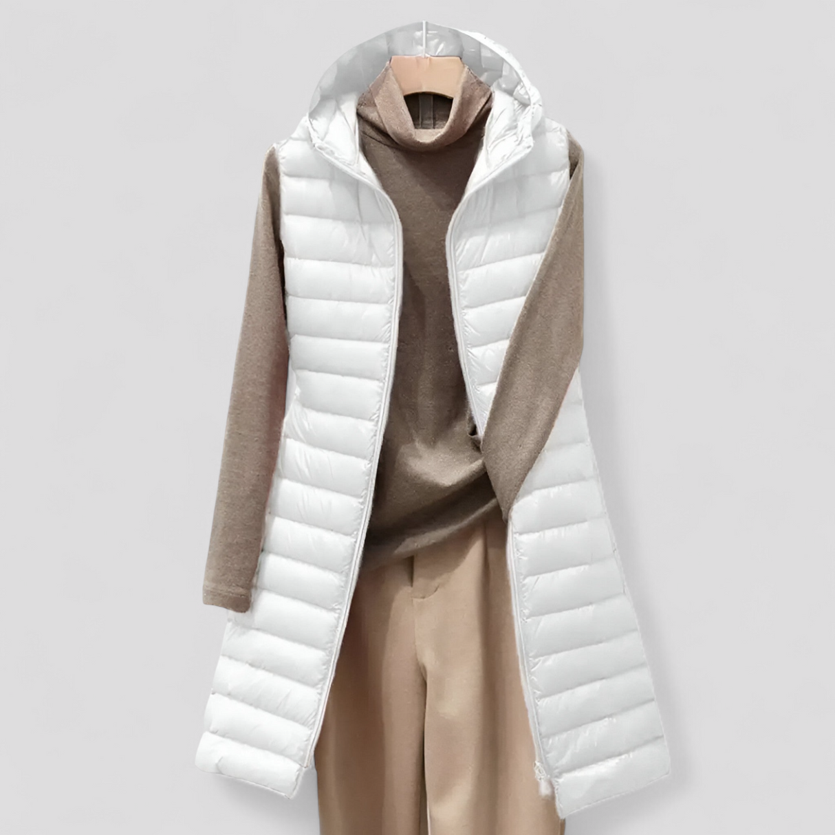 Lang vatteret damevest – stilfuldt ærmeløst vinterdesign