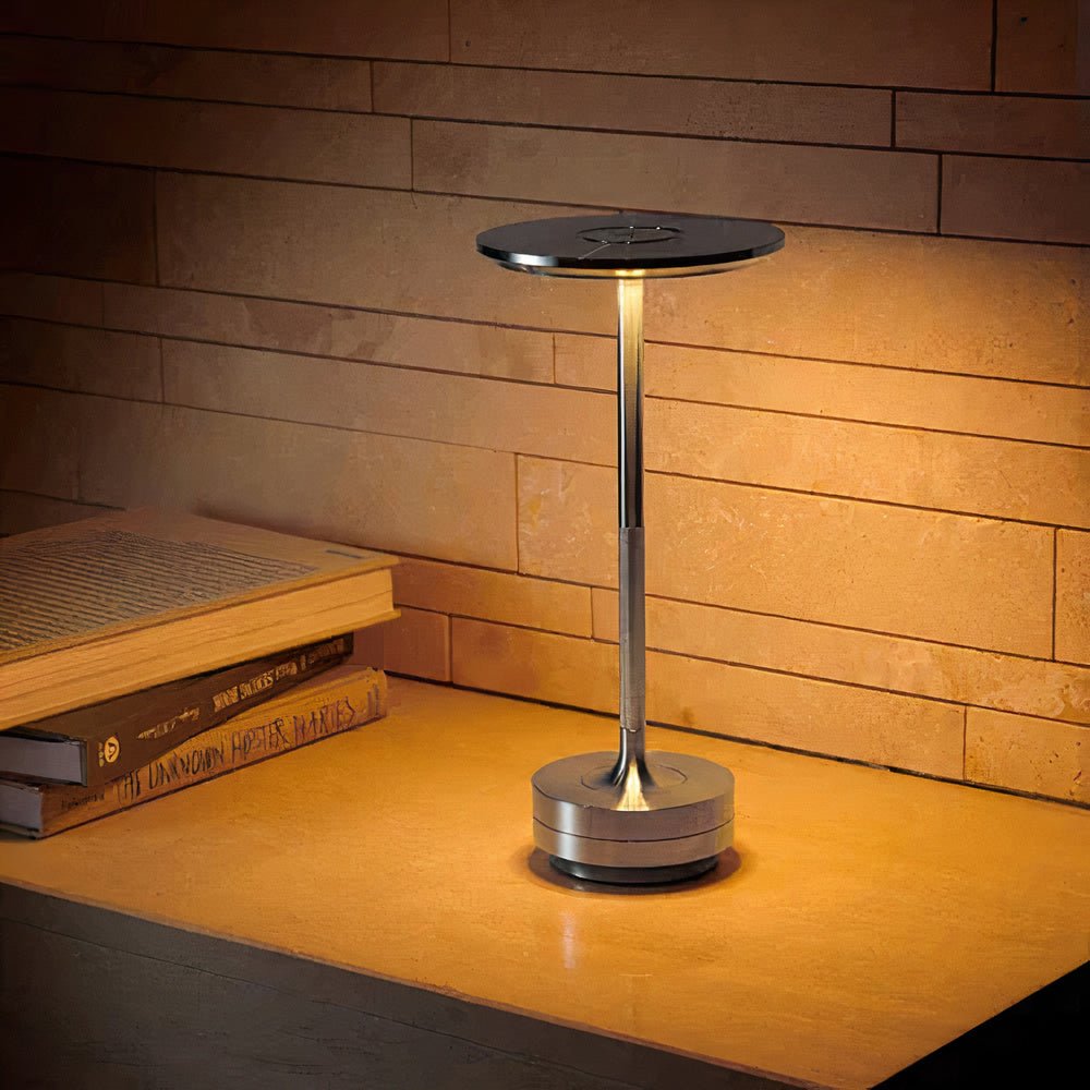 Minimalistisk Bordlampe med Varmt Lys og Elegant Design