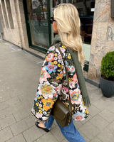 Vatteret Jakke med Blomstermønster og Træknapper