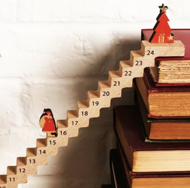 Træ Adventstrap Dekoration – Mini Juletrappe med Figurer