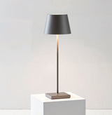 Minimalistisk Høj Bordlampe med Varmt LED Lys