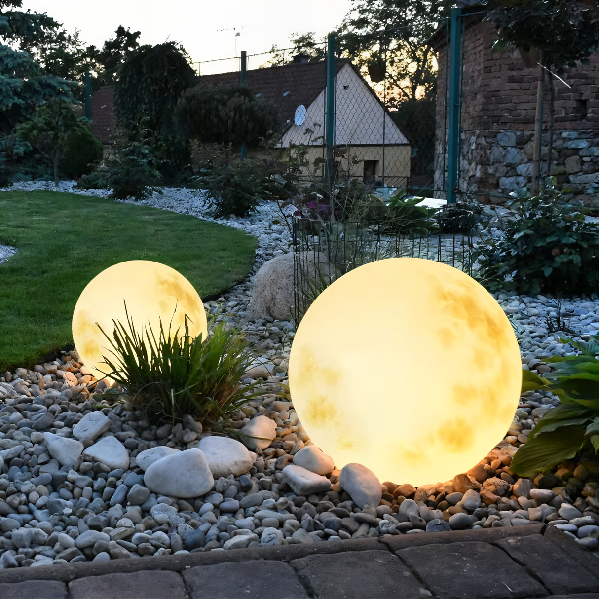 Atmospheric moon lamp for outdoor use – Decorative garden lighting